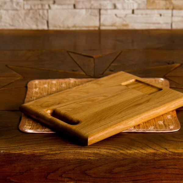 Cutting board of solid wood to kitchen