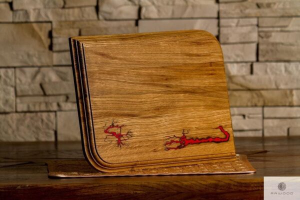 Oak cutting board of solid wood