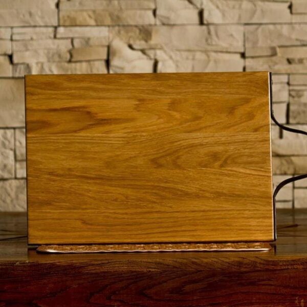Oak cutting board of solid wood