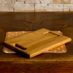 Dębowa deska kuchenna z pojemnikiem