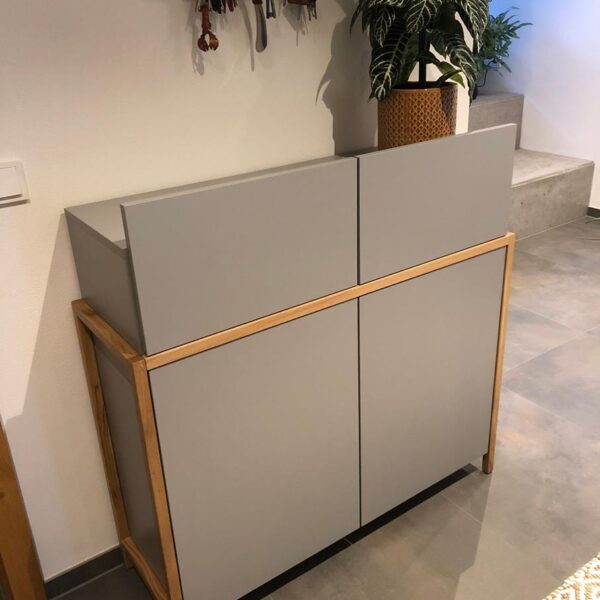 Designerska komoda nowoczesna szara z szufladami do salonu sypialni BOSTON, płyta laminowana - szara, dąb - naturalny