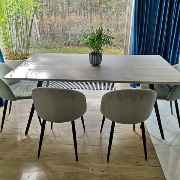 Nowoczesny stół z dębowym blatem i metalowymi nogami do jadalni VITA