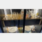 dębowa witryna nord z oświetleniem