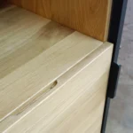 Barek dębowy ze szklanymi półkami DELIO