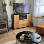 Drewniana komoda nowoczesna do salonu CARLA - realizacja