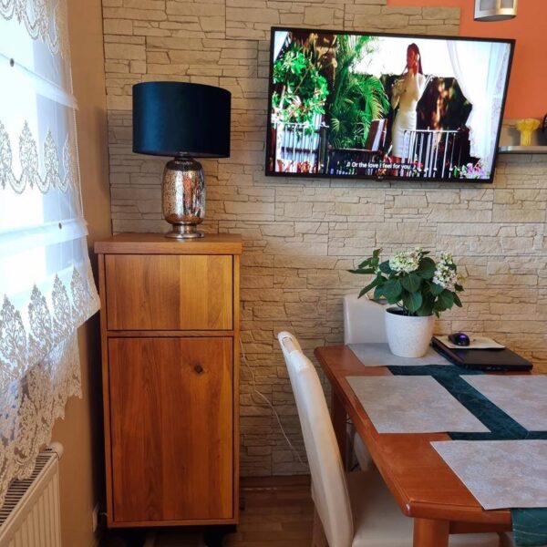 Dębowy mały regał na zamówienie