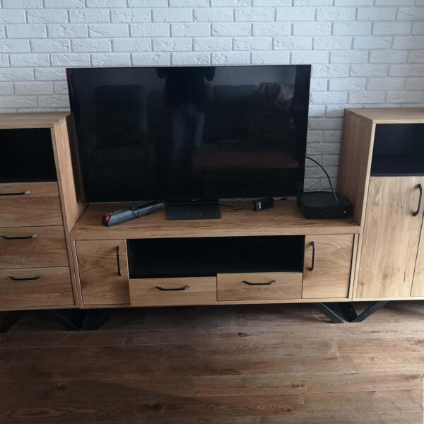 Szafka RTV, słupki z kolekcji JORGEN