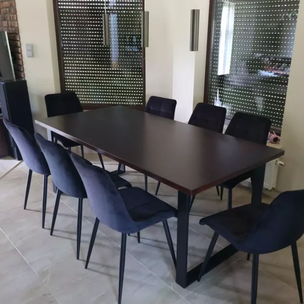 Loftowy stół z drewnianym blatem na wymiar z metalowymi nogami WESTA