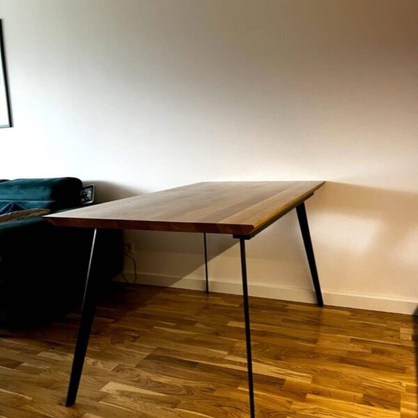 Drewniany stół rozkładany na metalowych nogach do jadalni na zamówienie VITA