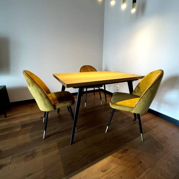 Nowoczesny stół z drewnianym blatem rozkładany z dostawkami na wymiar do jadalni CORTEZ