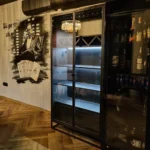 Nowoczesna witryna z oświetleniem CARLA - realizacja