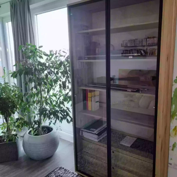 Witryna dębowa z do salonu MERIS - PRODUCENT