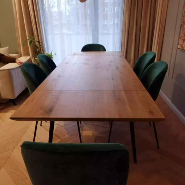 Stół z drewnianym blatem z czarnymi metalowymi nogami do salonu VITA II